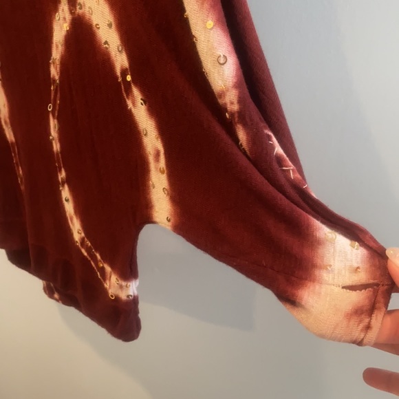 Scoop Neck Burgundy Tie Dye Sequin Shirt - Picture 4 of 4